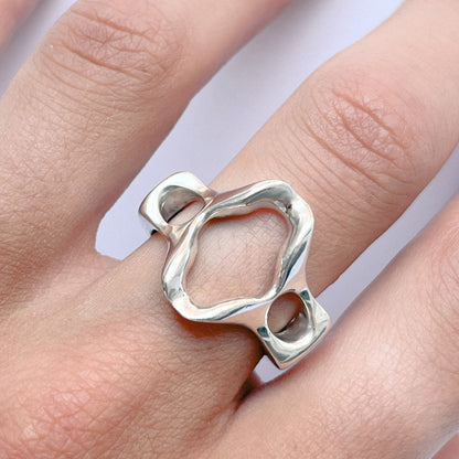 Beso Ring handmade in 925 Sterling Silver worn on finger by BÚMBUNER
