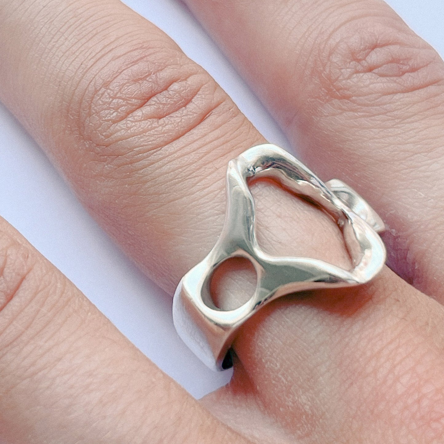 Beso Ring handmade in 925 Sterling Silver worn on finger by BÚMBUNER
