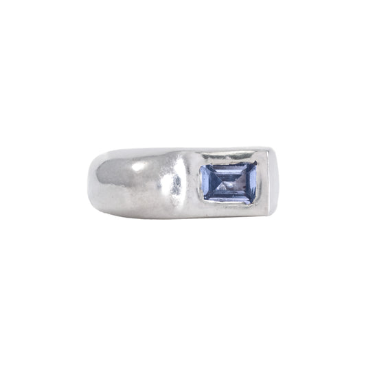 Cala Ring front view handmade in 925 Sterling Silver with natural Blue Topaz by BÚMBUNER