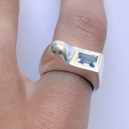 Cala Ring handmade in 925 Sterling Silver worn on finger by BÚMBUNER
