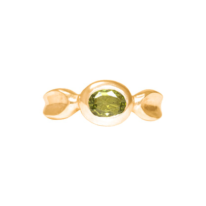 Pétalo Ring front view 18k gold-plated with natural Peridot by BÚMBUNER
