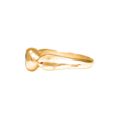 Pétalo Ring side view 18k gold-plated with natural Peridot by BÚMBUNER
