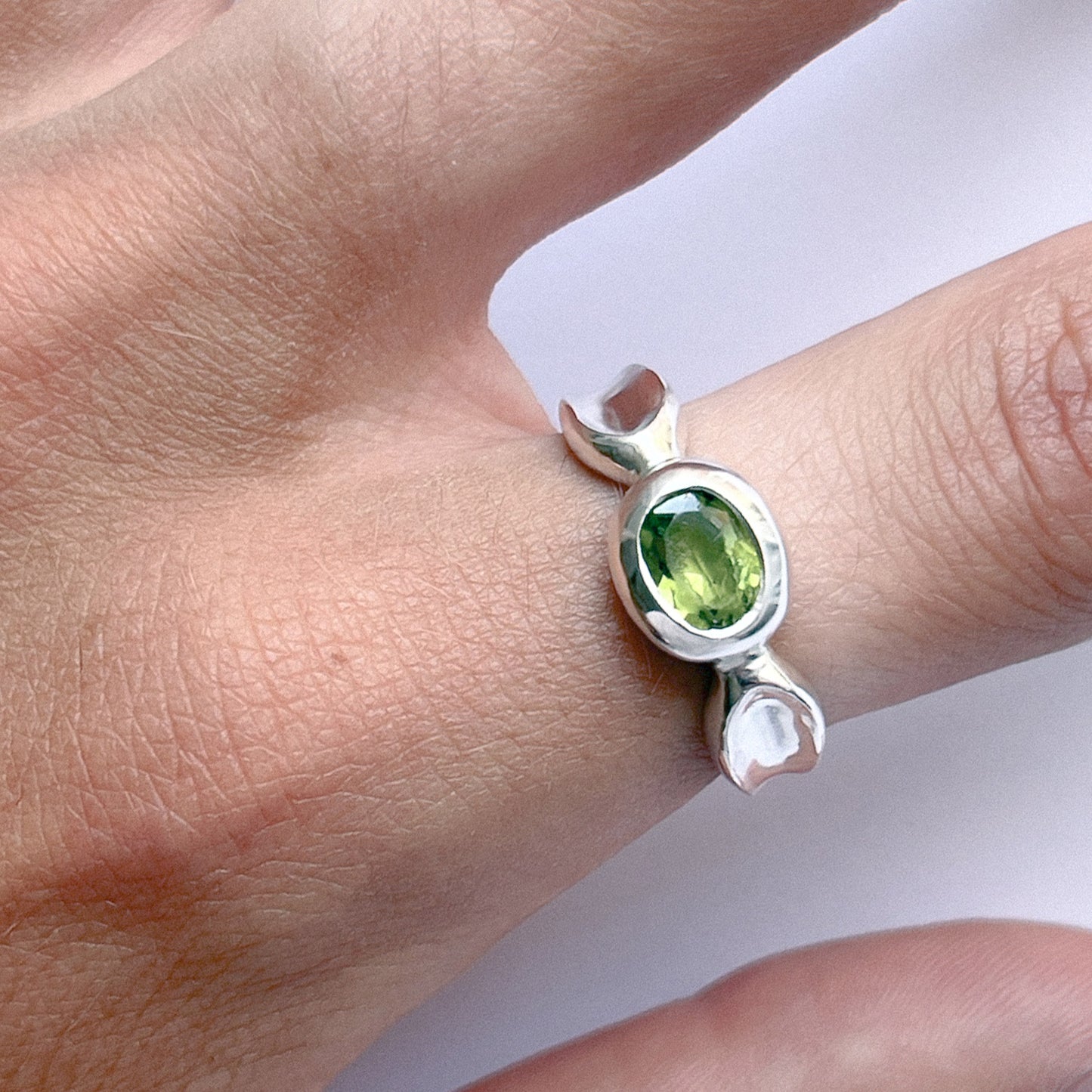 Pétalo Ring handmade in 925 Sterling Silver worn on finger by BÚMBUNER
