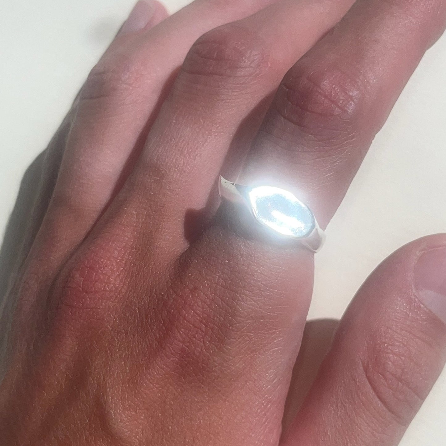 Tacto Ring handmade in 925 Sterling Silver worn on finger with reflection by BÚMBUNER