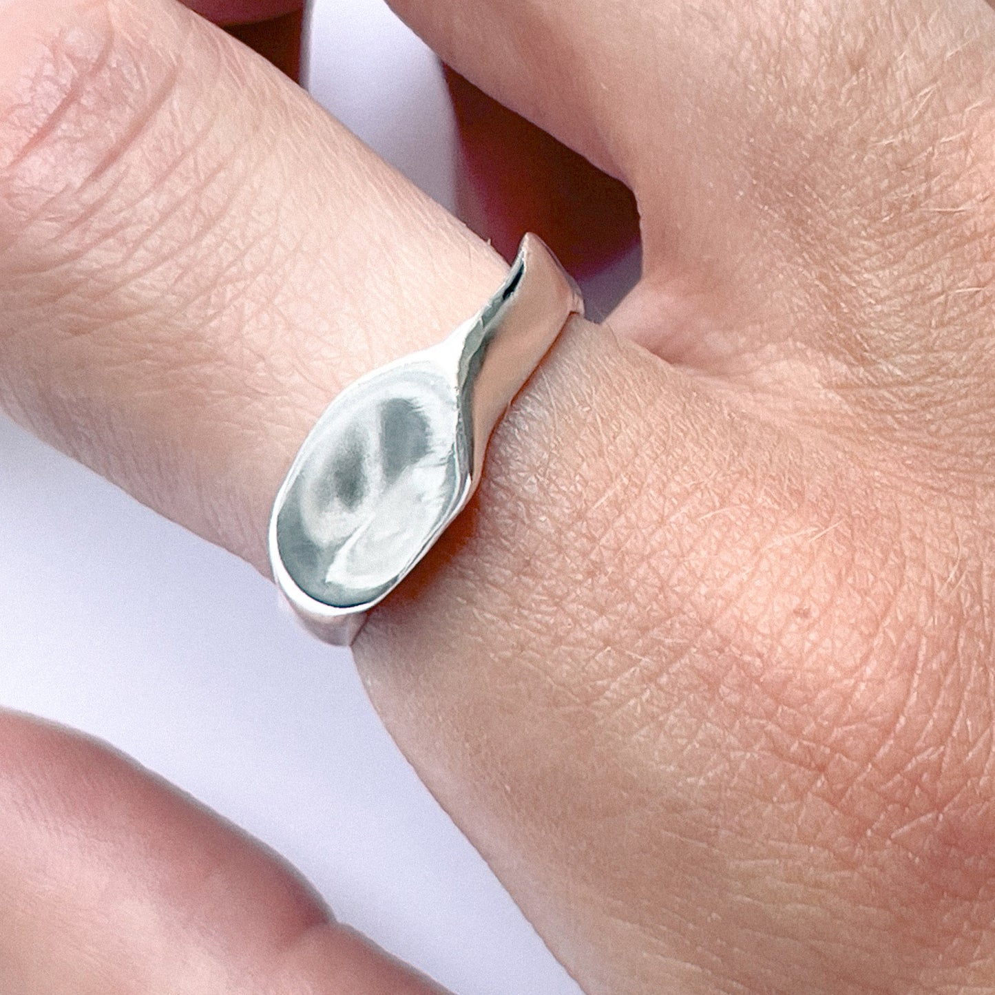 Tacto Ring handmade in 925 Sterling Silver worn on finger by BÚMBUNER