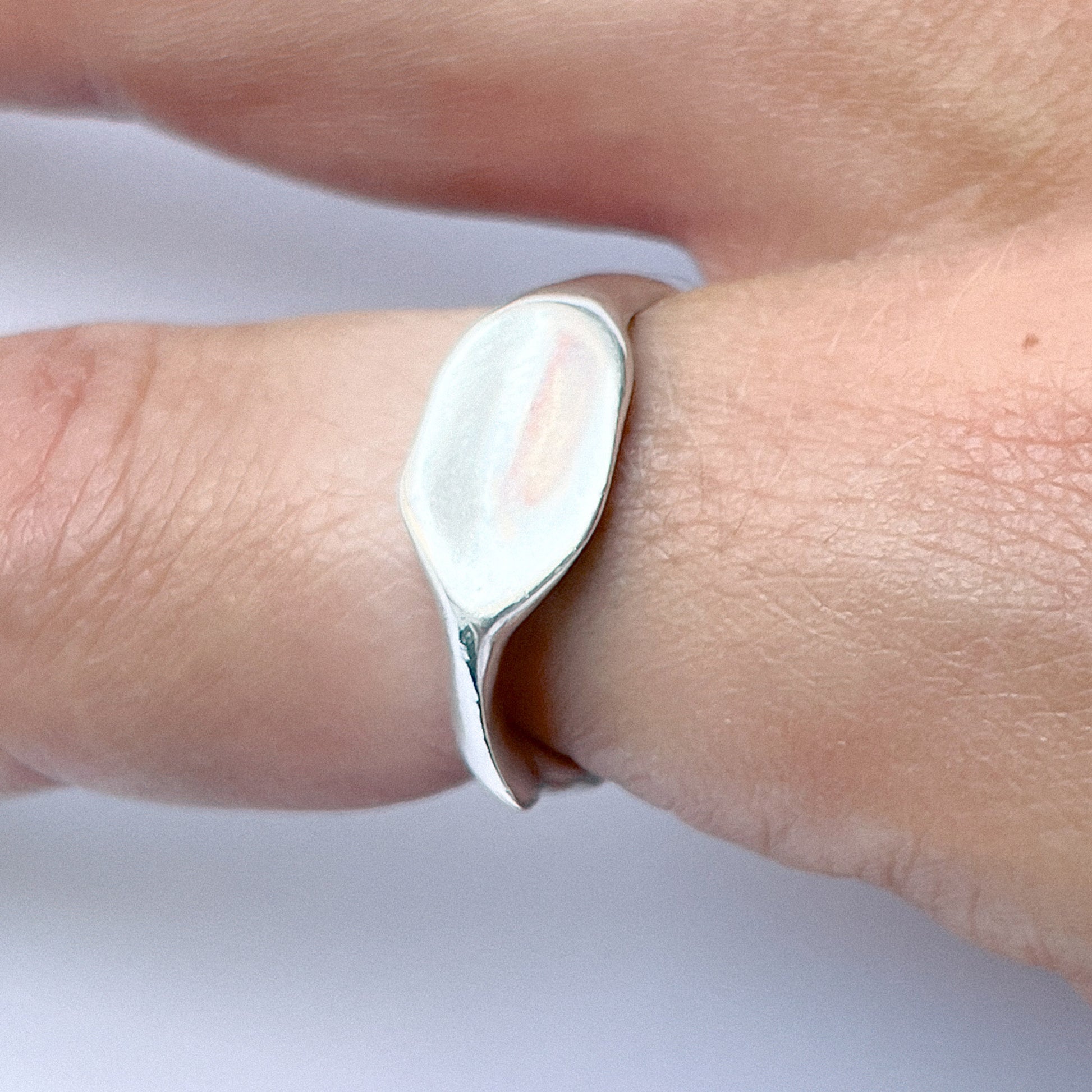 Tacto Ring handmade in 925 Sterling Silver worn on finger by BÚMBUNER