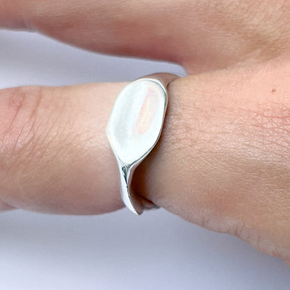 Tacto Ring handmade in 925 Sterling Silver worn on finger by BÚMBUNER